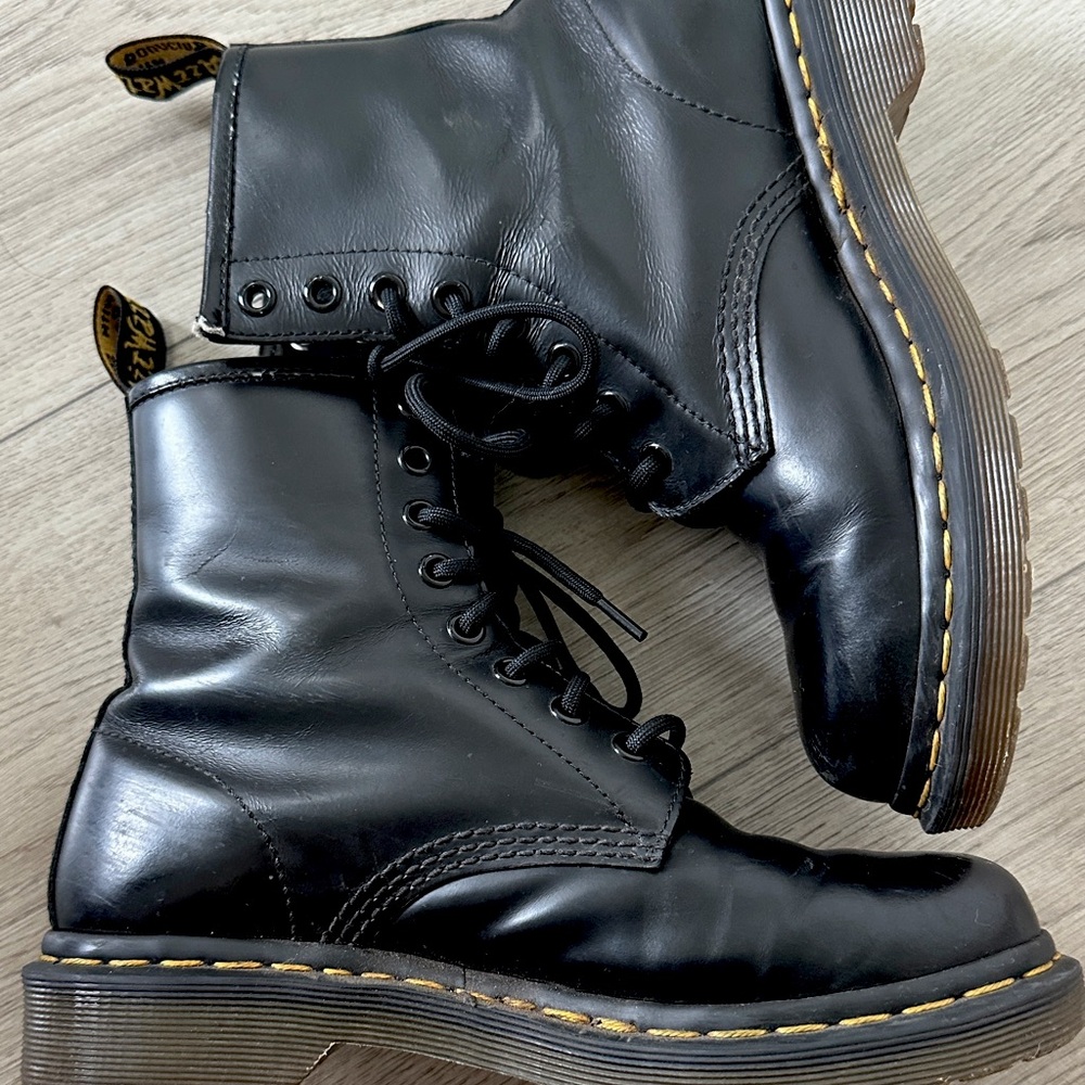 SOLD | Dr Martens Black Leather Boots Size 7